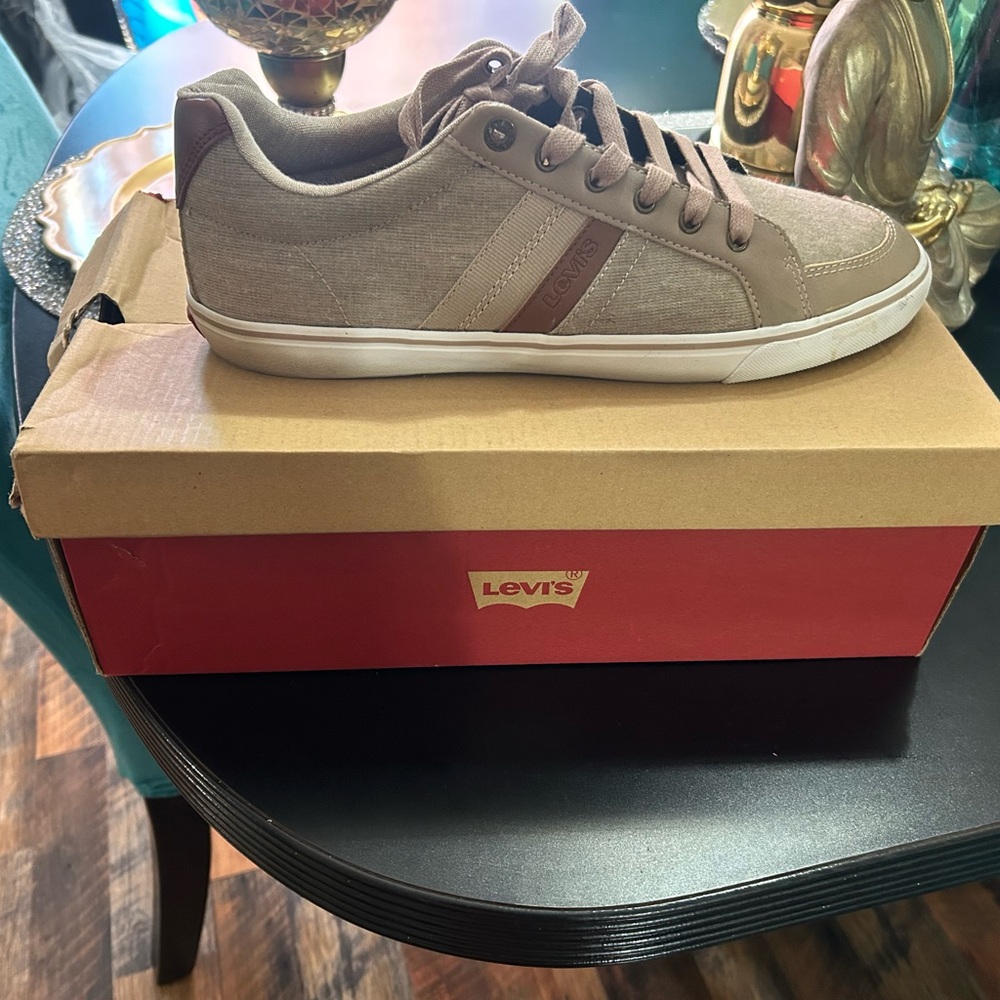 Levi's Men's Casual Low-Top Sneakers in Taupe Brown